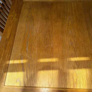 Solid oak extending dining table and 4 chairs - Image 2