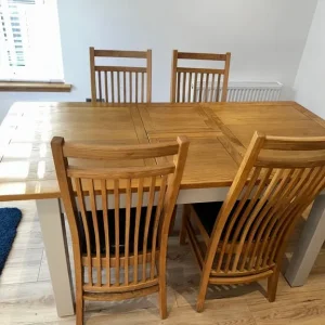 Solid oak extending dining table and 4 chairs - Image 4
