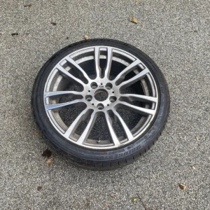 BMW wheel and tyre - Image 2