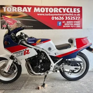 Honda CBR400F Formula 3 Replica - Image 4