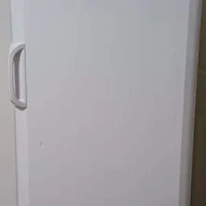 Indesit tall larder freezer - Image 2