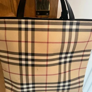 Original Burberry Tote - Image 4
