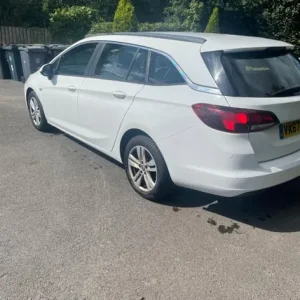 Vauxhall Astra CDTI Estate 2017 1.6L 5-door - Image 4