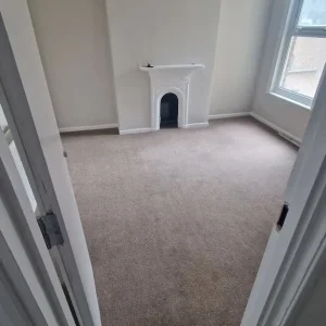 5 bedrooms available - Image 2