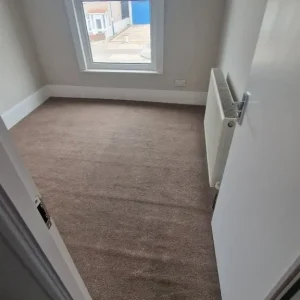 5 bedrooms available - Image 3