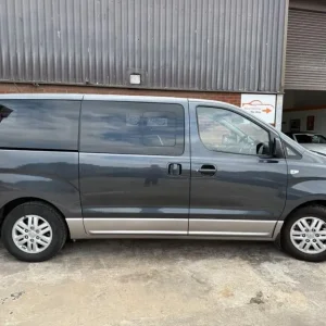 2019 Hyundai i800 2.5 CRDi SE MPV 5-door Diesel Manual - Image 3
