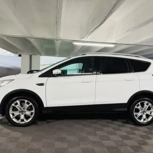 2015 Ford Kuga 2.0 TDCi Zetec 2WD Euro 6 5-door hatchback diesel manual - Image 2