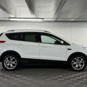 2015 Ford Kuga 2.0 TDCi Zetec 2WD Euro 6 5-door hatchback diesel manual - Image 5