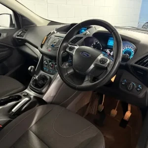 2015 Ford Kuga 2.0 TDCi Zetec 2WD Euro 6 5-door hatchback diesel manual - Image 8