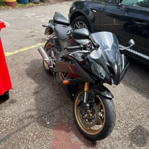 2011 Yamaha R6 599cc black and gold