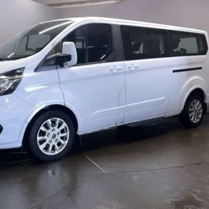 2022 Ford Tourneo Custom 2.0 EcoBlue Titanium Minibus - Image 4
