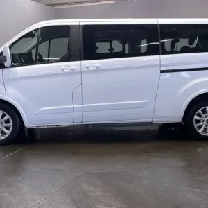 2022 Ford Tourneo Custom 2.0 EcoBlue Titanium Minibus - Image 5