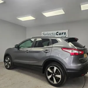 2017 Nissan Qashqai 1.2 DIG-T N-Connecta SUV - Image 2
