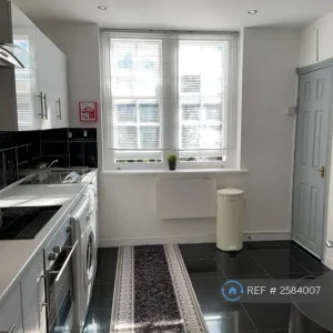 2 bedroom flat in Sinclair House, Corfe Mullen, Dorset (2 bed) - Image 3