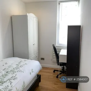 2 bedroom flat in Sinclair House, Corfe Mullen, Dorset (2 bed) - Image 5