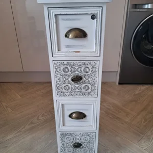 Solid wooden storage unit with 3 tiers