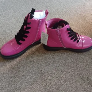 BRAND NEW BOOTS - Image 3
