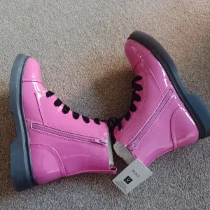 BRAND NEW BOOTS - Image 4