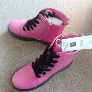 BRAND NEW BOOTS