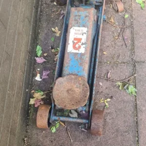 Trolley jack for farm or garage i had this sitting in my shed for 7 years 2 ton heavy duty - Image 2