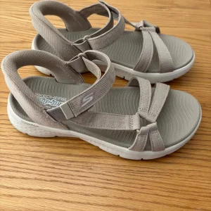 Sketchers Slip-Ins Size 4 - Image 2