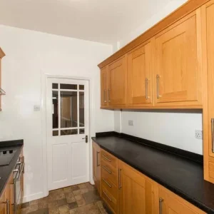 3 bed terraced house - Image 3