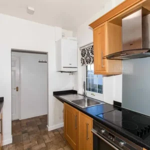 3 bed terraced house - Image 5