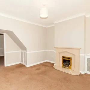 3 bed terraced house - Image 6