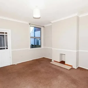 3 bed terraced house - Image 7