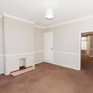 3 bed terraced house - Image 8