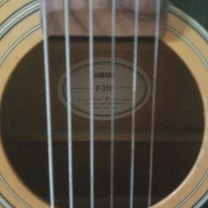 Yamaha acoustic guitar F310 - Image 4