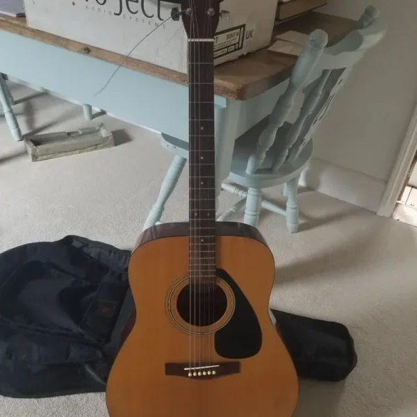 Yamaha acoustic guitar F310
