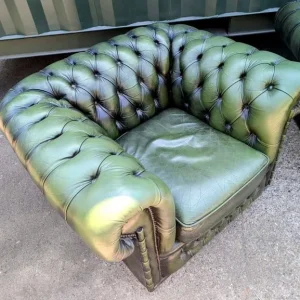 Classic Parliament green chesterfield 4-piece suite - Image 2