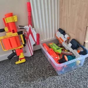 Box of Nerf guns, 10 total