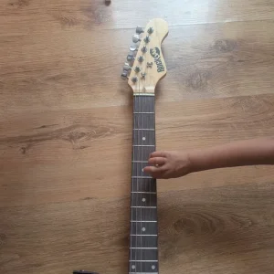 Electric guitar with amp and aux cable - Image 4