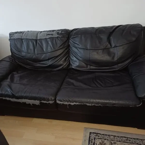 Set of 2 black leather 3-seater sofas with 1 sofa bed