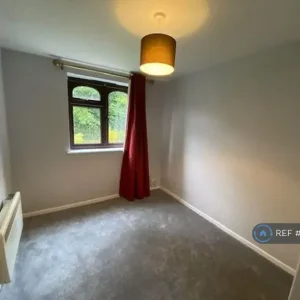 1 bedroom ground floor flat in Emmerson Court, Bracknell Forest - Image 6