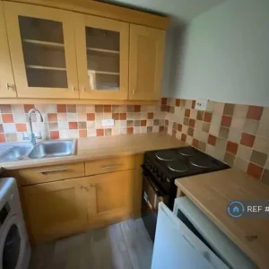 1 bedroom ground floor flat in Emmerson Court, Bracknell Forest - Image 7