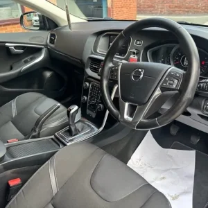 2018 Volvo V40 2.0 D2 Momentum Nav Plus Hatchback 5dr Diesel Manual Euro 6 (s/s) (120 ps) Hatchba... - Image 5