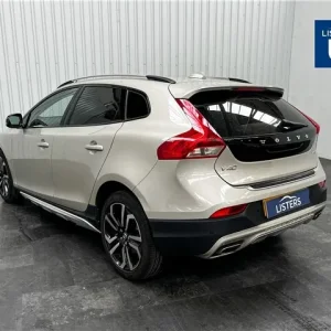 2019 Volvo V40 T3 Cross Country 5-door hatchback - Image 2