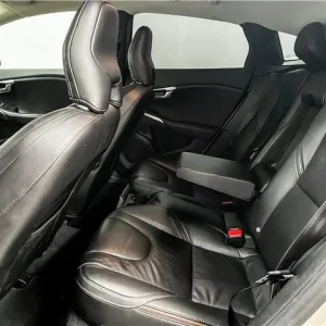 2019 Volvo V40 T3 Cross Country 5-door hatchback - Image 4