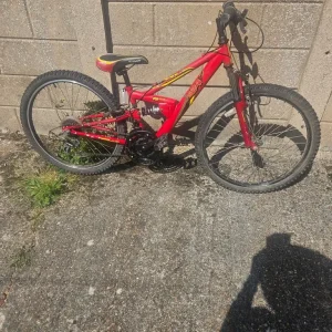 apollo fs24 24"wheels 18 gears boys bike