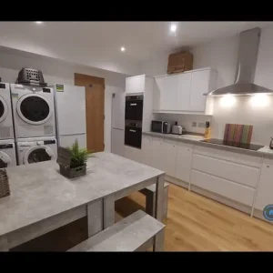 1 bedroom with ensuite in Priory Rd, Liverpool - Image 2