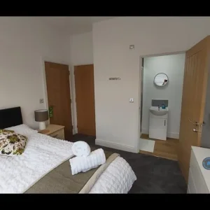 1 bedroom with ensuite in Priory Rd, Liverpool