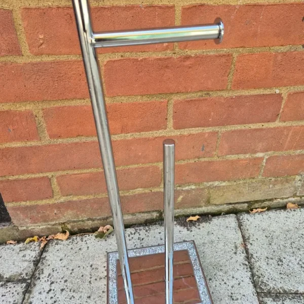 Toilet roll holder