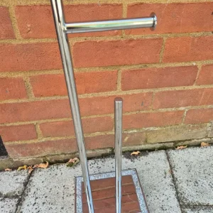 Toilet roll holder