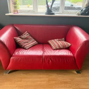 White leather sofa and swivel chair - Image 2