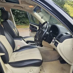 SSANGYONG REXTON 2.0L 60th ANNIVERSARY AUTOMATED 4X4 WITH CRUISE, A/C, TWO-TONE LEATHER, SIDE STEPS - Image 6