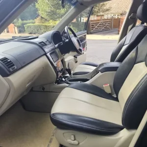 SSANGYONG REXTON 2.0L 60th ANNIVERSARY AUTOMATED 4X4 WITH CRUISE, A/C, TWO-TONE LEATHER, SIDE STEPS - Image 7