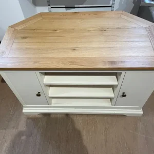 Pine top cabinet with storage - Image 2
